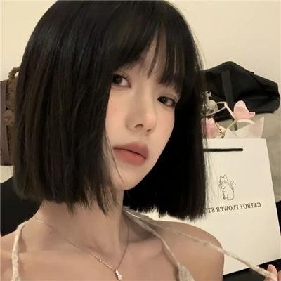 穿条纹衣的男孩